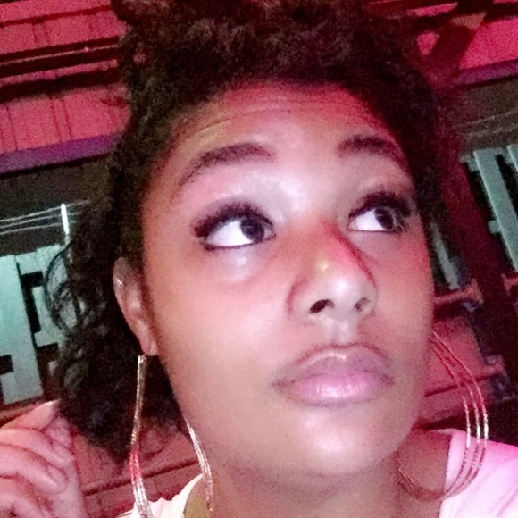 Meet your Posher, Sabrina - Picture 1 of 1